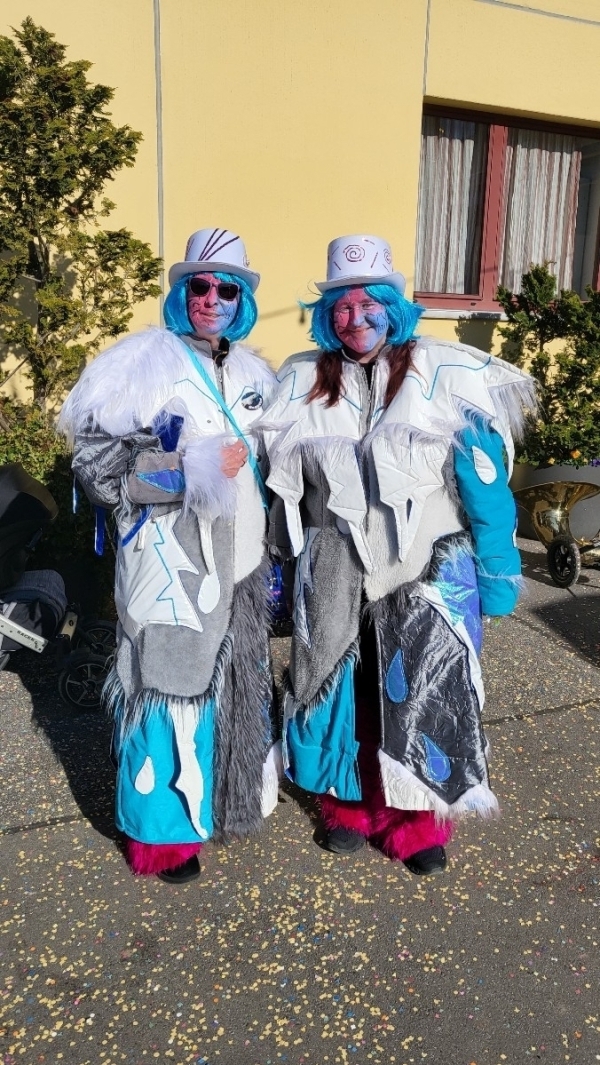 30 Eisbärenkostüme zu verkaufen