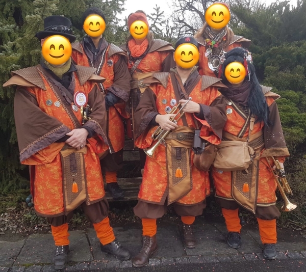 Guggen-Kostüm, Japan, orange