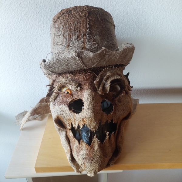 Grimmige Fasnachtslarve mit Kostüm – Vogelscheuche / Horrorfigur