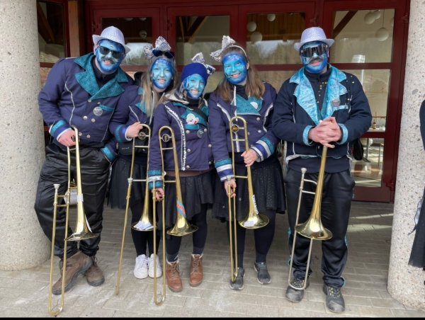 1000068538 It's Showtime